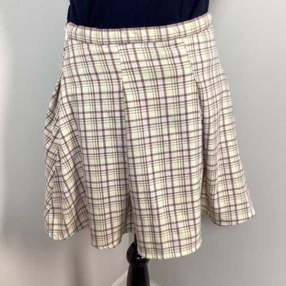 SO Clothing Women’s Cream Brown Plaid Pleated Mini Skirt - Picture 4 of 6